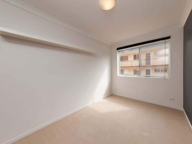 2/34 Macaulay Street, Coorparoo QLD 4151