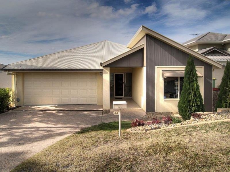 44 Viewpoint Drive, Springfield Lakes QLD 4300