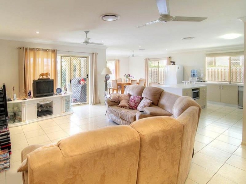 44 Viewpoint Drive, Springfield Lakes QLD 4300