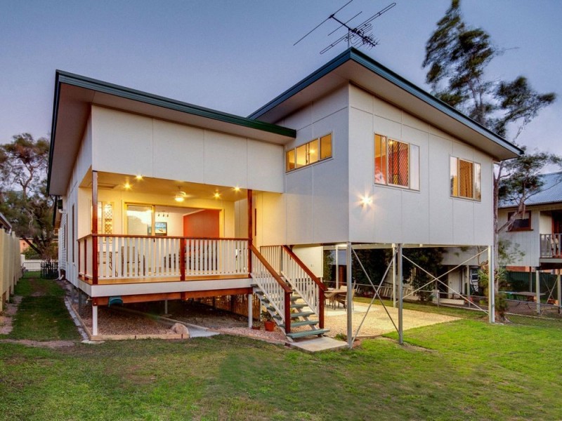 15 Minto Crescent, Arana Hills QLD 4054