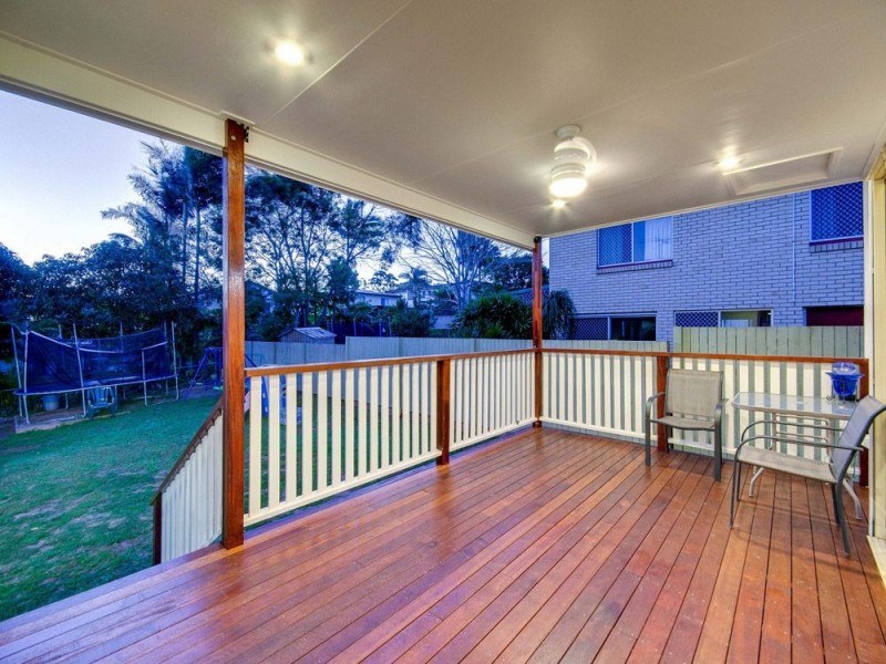 15 Minto Crescent, Arana Hills QLD 4054