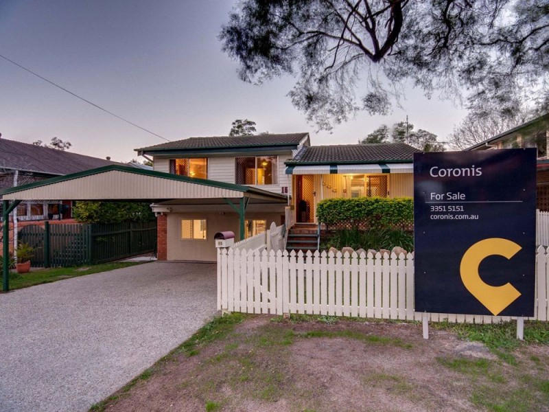 15 Minto Crescent, Arana Hills QLD 4054