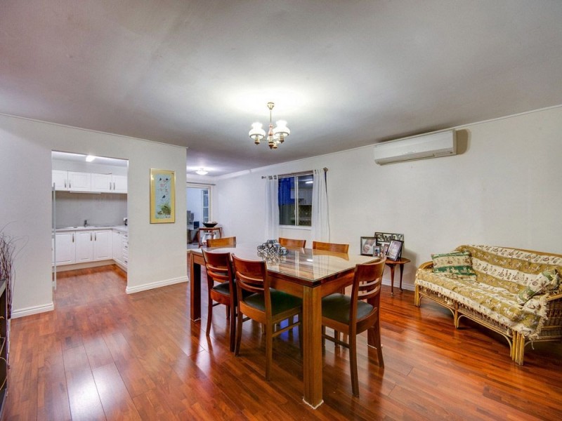 15 Minto Crescent, Arana Hills QLD 4054