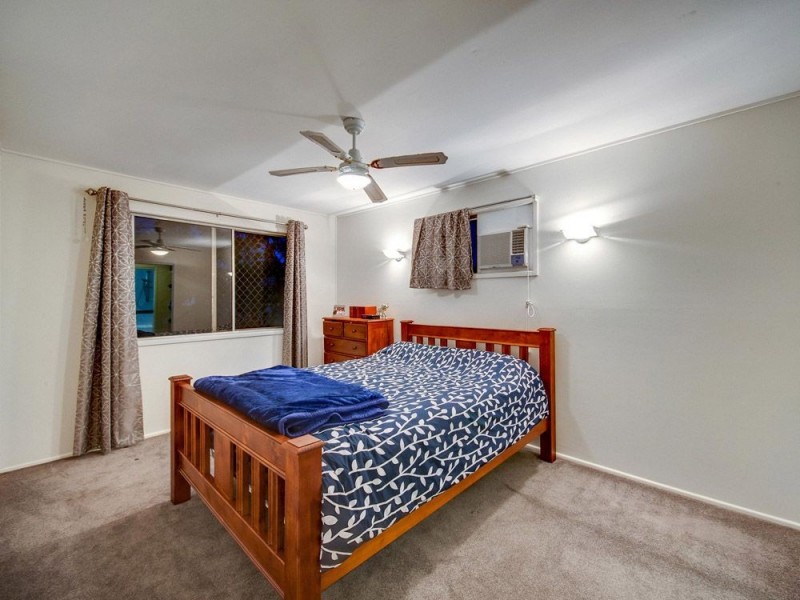 15 Minto Crescent, Arana Hills QLD 4054