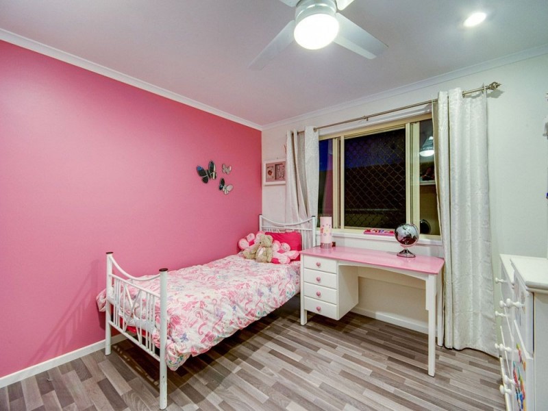 15 Minto Crescent, Arana Hills QLD 4054