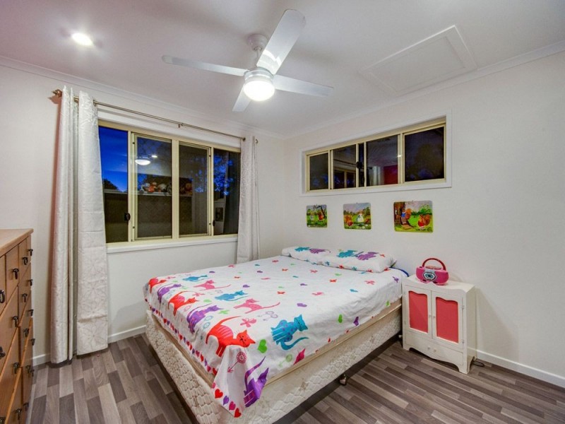 15 Minto Crescent, Arana Hills QLD 4054