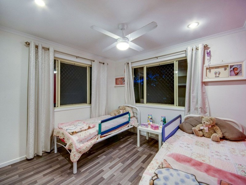 15 Minto Crescent, Arana Hills QLD 4054