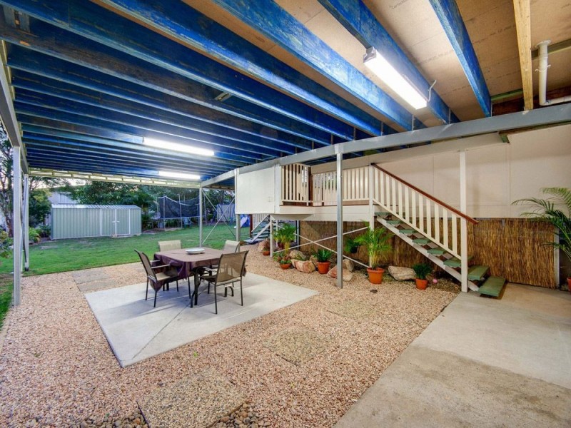 15 Minto Crescent, Arana Hills QLD 4054