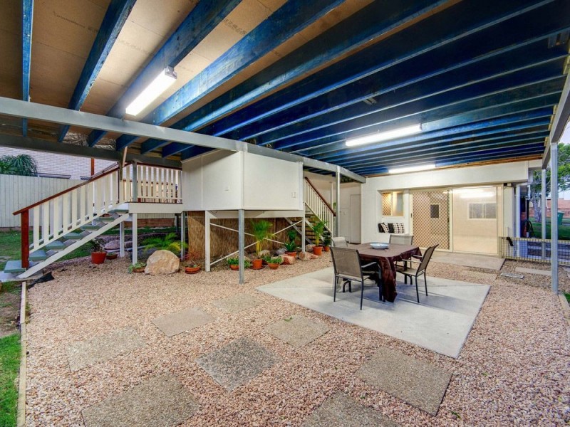 15 Minto Crescent, Arana Hills QLD 4054