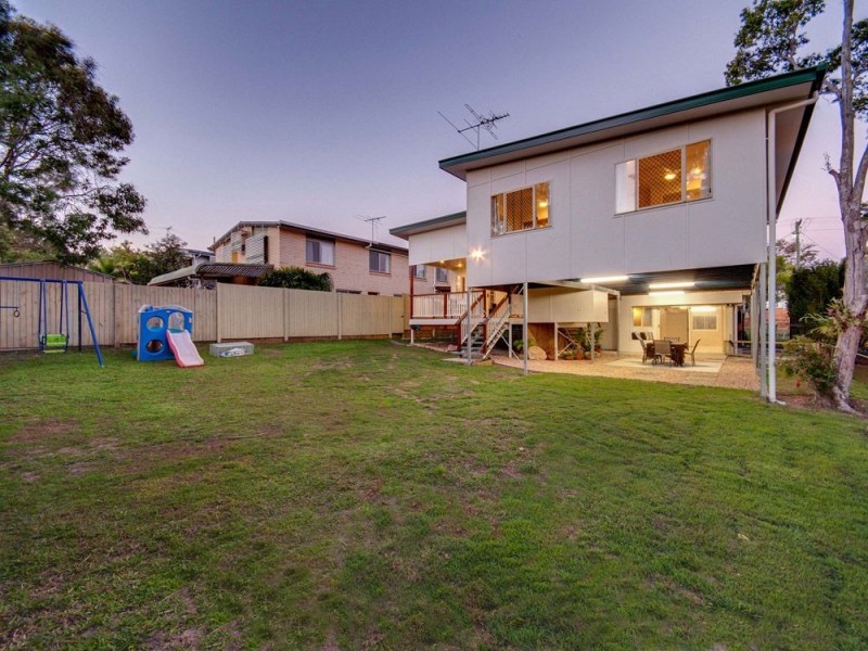 15 Minto Crescent, Arana Hills QLD 4054