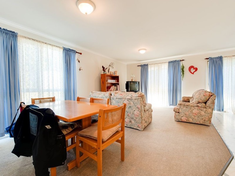 1&2/3 Louise Court, Silkstone QLD 4304