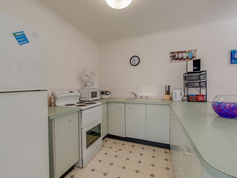 1&2/3 Louise Court, Silkstone QLD 4304