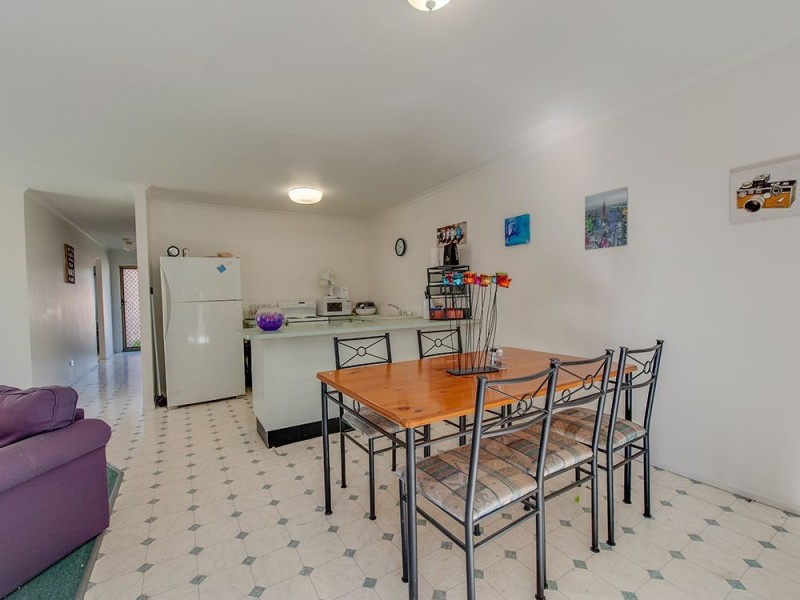 1&2/3 Louise Court, Silkstone QLD 4304