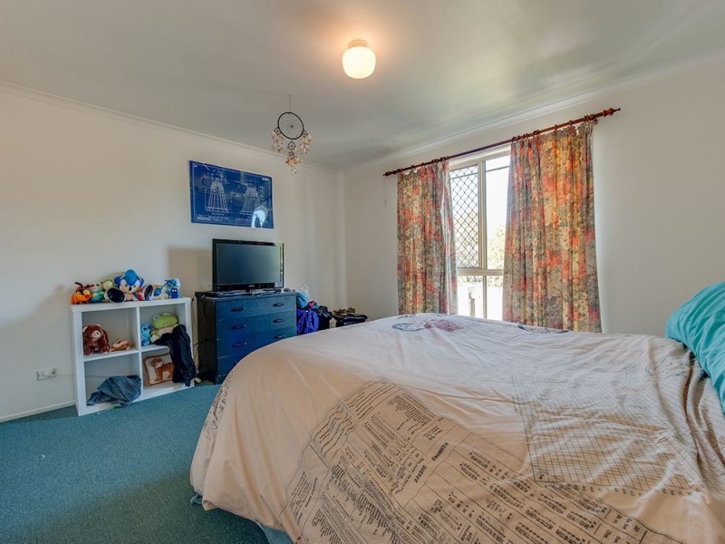 1&2/3 Louise Court, Silkstone QLD 4304