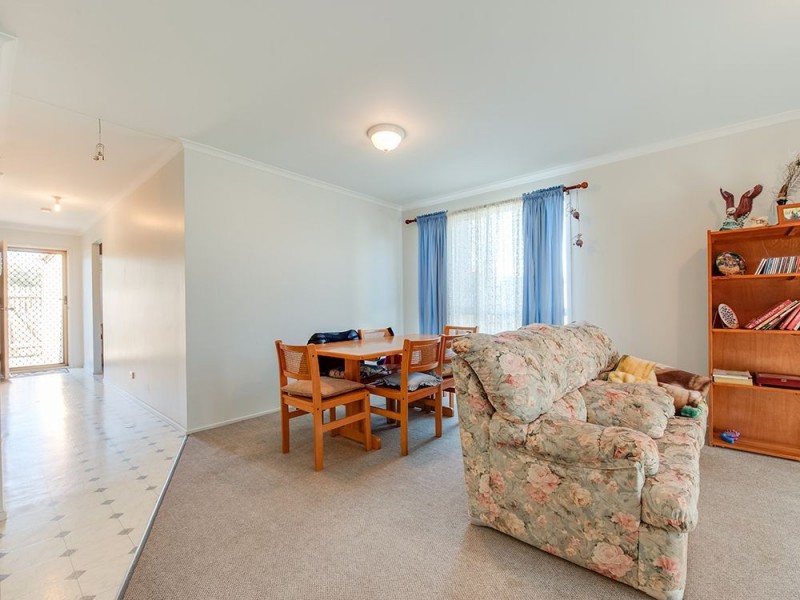 1&2/3 Louise Court, Silkstone QLD 4304