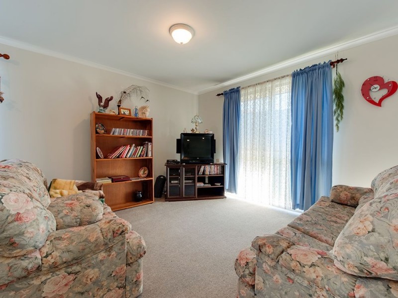 1&2/3 Louise Court, Silkstone QLD 4304