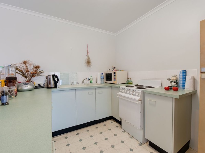 1&2/3 Louise Court, Silkstone QLD 4304