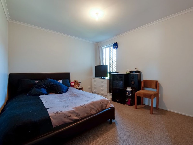 1&2/3 Louise Court, Silkstone QLD 4304