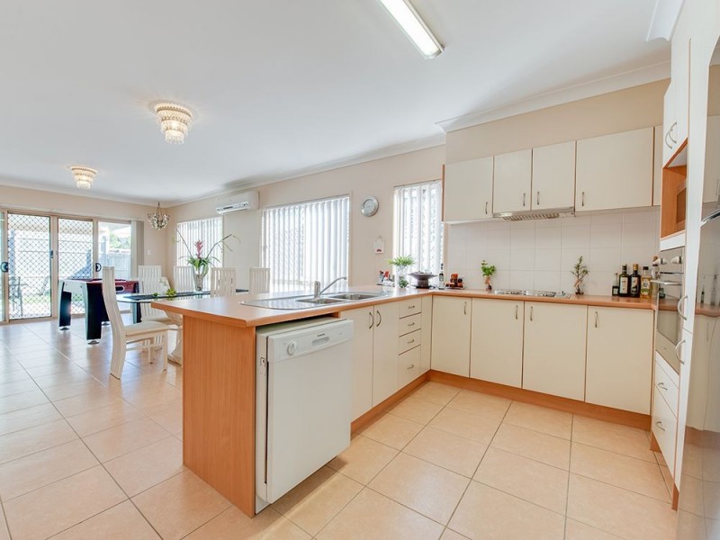 9 Darter Place, Springfield Lakes QLD 4300