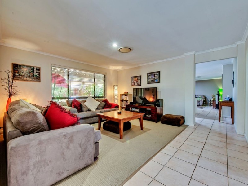 11 Muscovy Place, Forest Lake QLD 4078