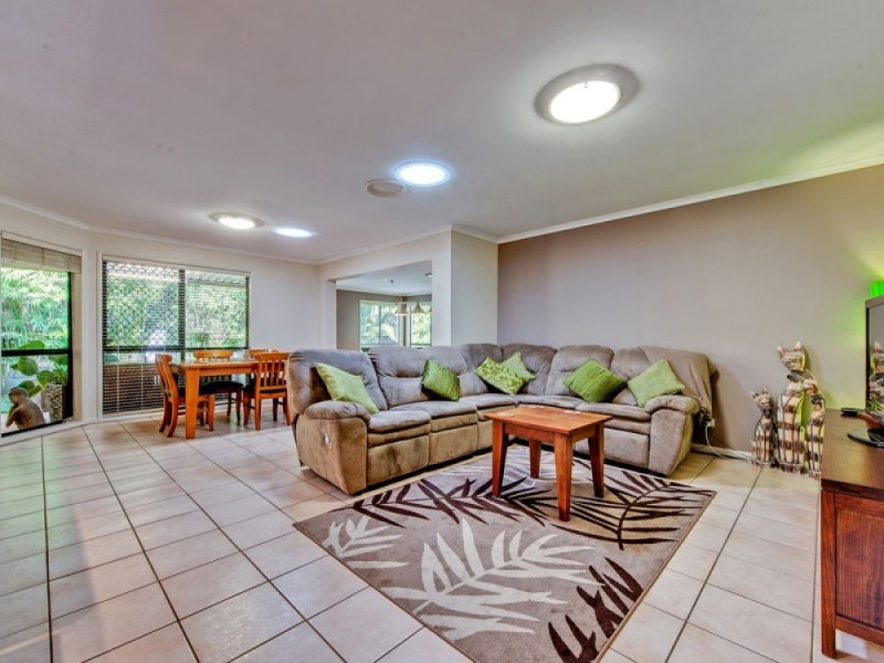 11 Muscovy Place, Forest Lake QLD 4078