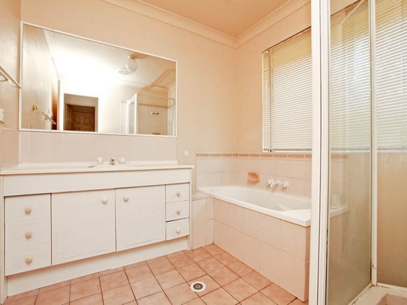 24 Evergreen Place, Forest Lake QLD 4078