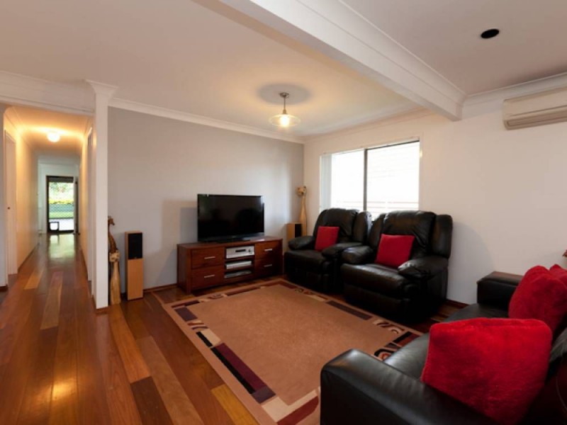 61a Donald, Camp Hill QLD 4152