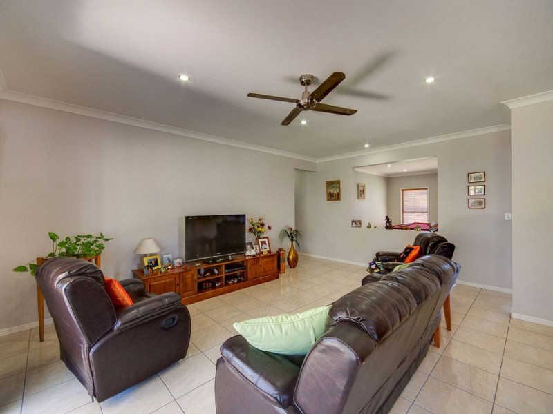 11 Muscat Cct, Morayfield QLD 4506