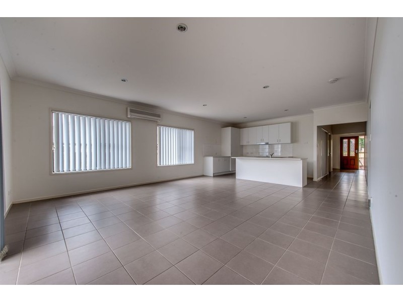 21 Park Edge Drive, Springfield Lakes QLD 4300