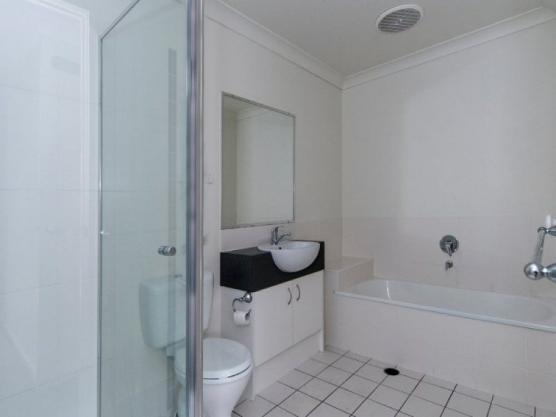 36/8 Rosegum Place, Redbank Plains QLD 4301