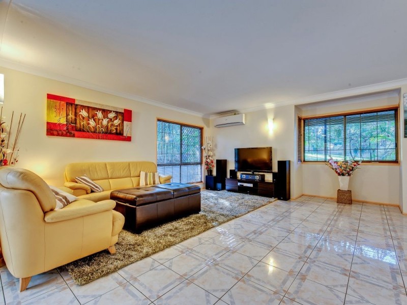 10 Hallett Avenue, Camira QLD 4300