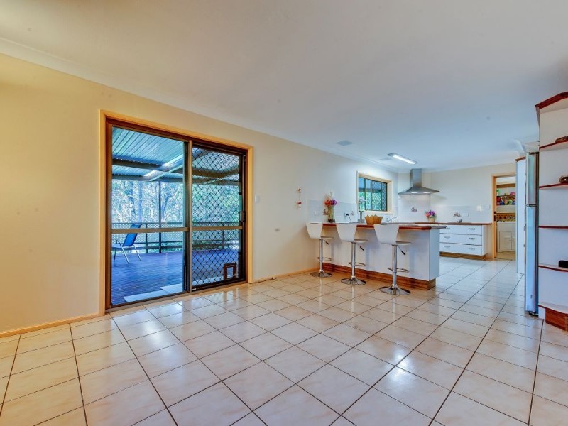 10 Hallett Avenue, Camira QLD 4300