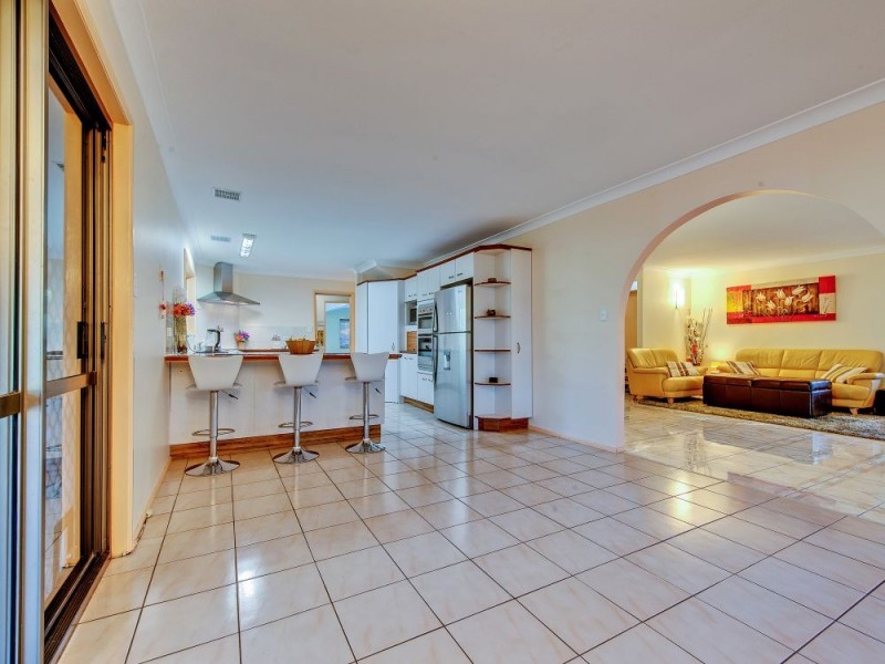 10 Hallett Avenue, Camira QLD 4300