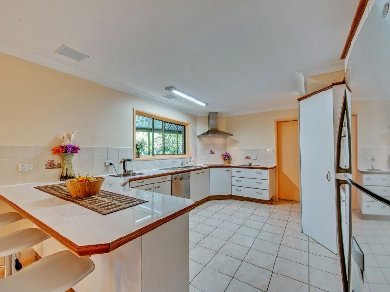 10 Hallett Avenue, Camira QLD 4300