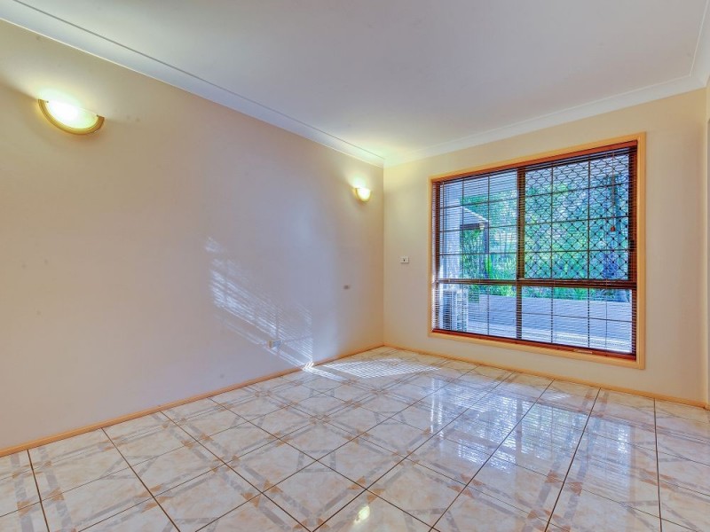 10 Hallett Avenue, Camira QLD 4300