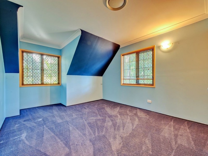 10 Hallett Avenue, Camira QLD 4300