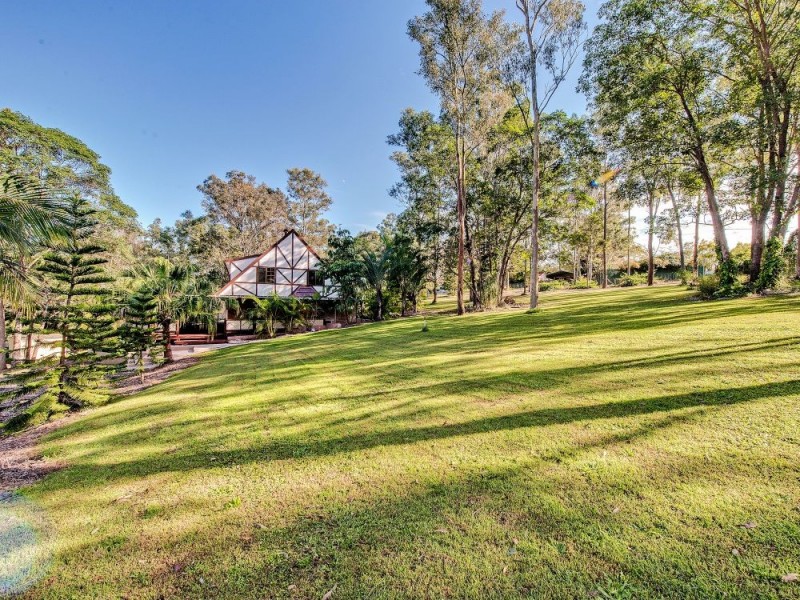 10 Hallett Avenue, Camira QLD 4300