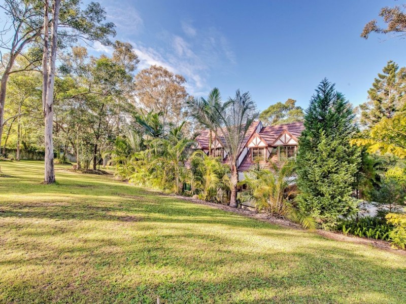 10 Hallett Avenue, Camira QLD 4300