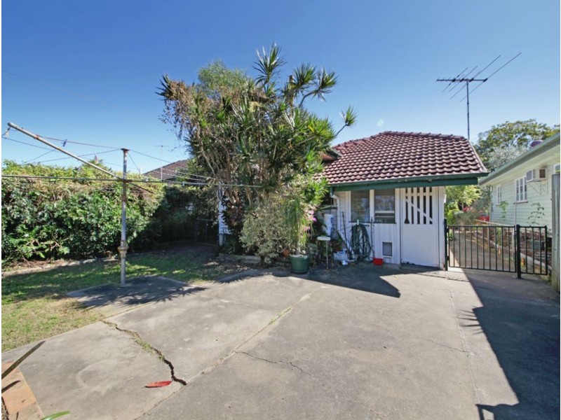 72 Burralong Street, Deagon QLD 4017