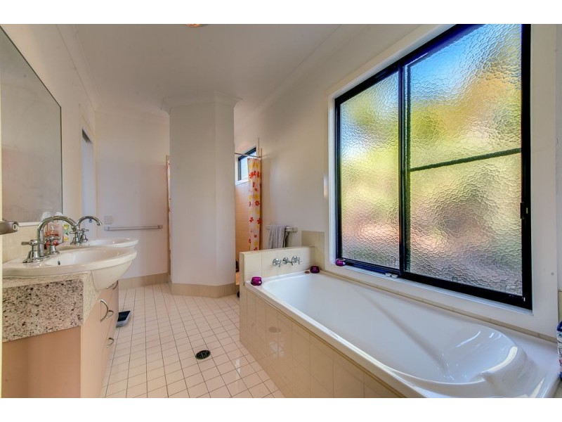 4a Pinehurst Court, Karana Downs QLD 4306