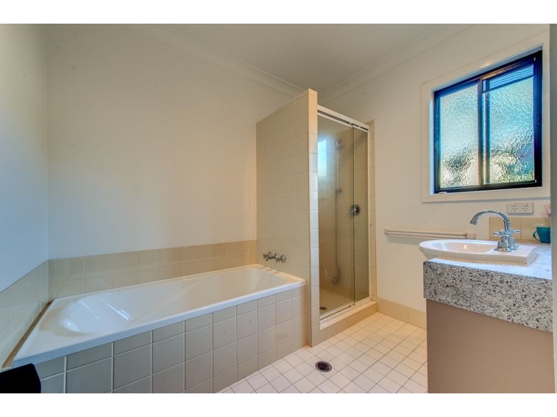 4a Pinehurst Court, Karana Downs QLD 4306