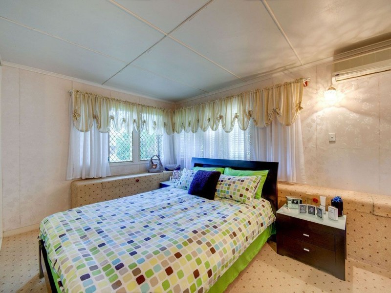 5 Sarina Street, Stafford Heights QLD 4053