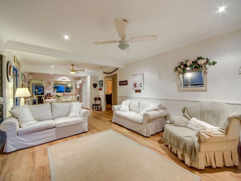 14 Tombondan Crescent, Ferny Hills QLD 4055