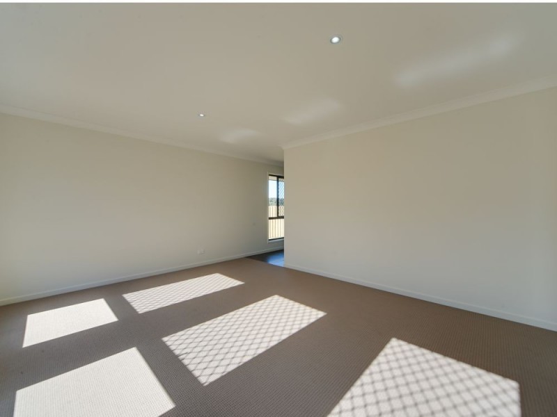 38 Lysterfield Rise, Upper Coomera QLD 4209