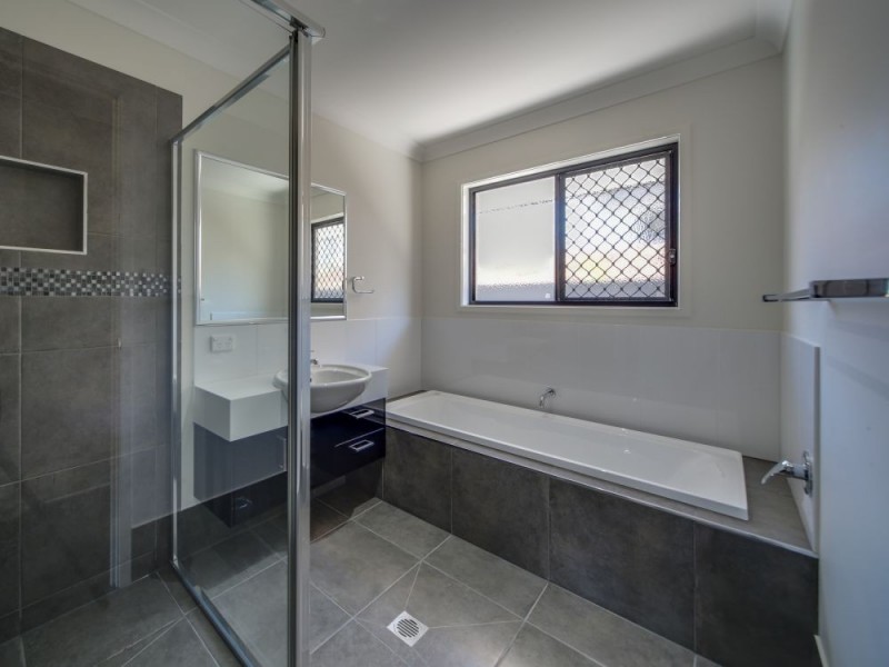 38 Lysterfield Rise, Upper Coomera QLD 4209