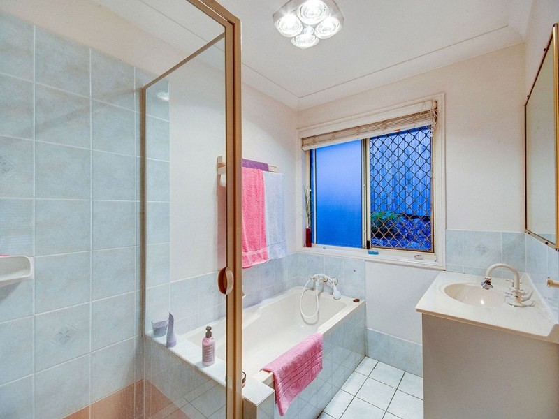 60 Falconglen Place, Ferny Grove QLD 4055