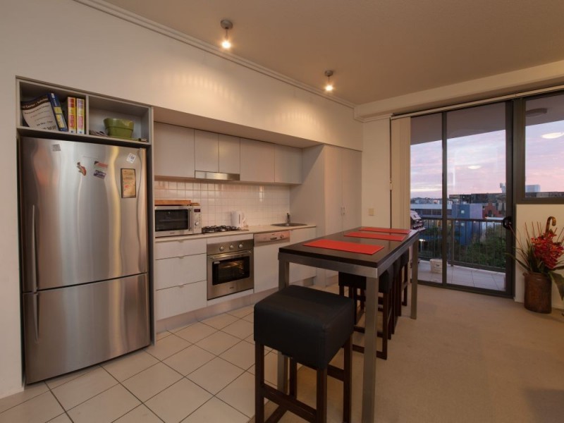 1075/18 Manning Street, Milton QLD 4064