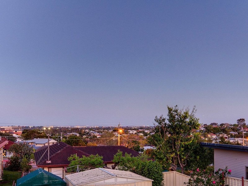 93 Pangeza Street, Stafford Heights QLD 4053