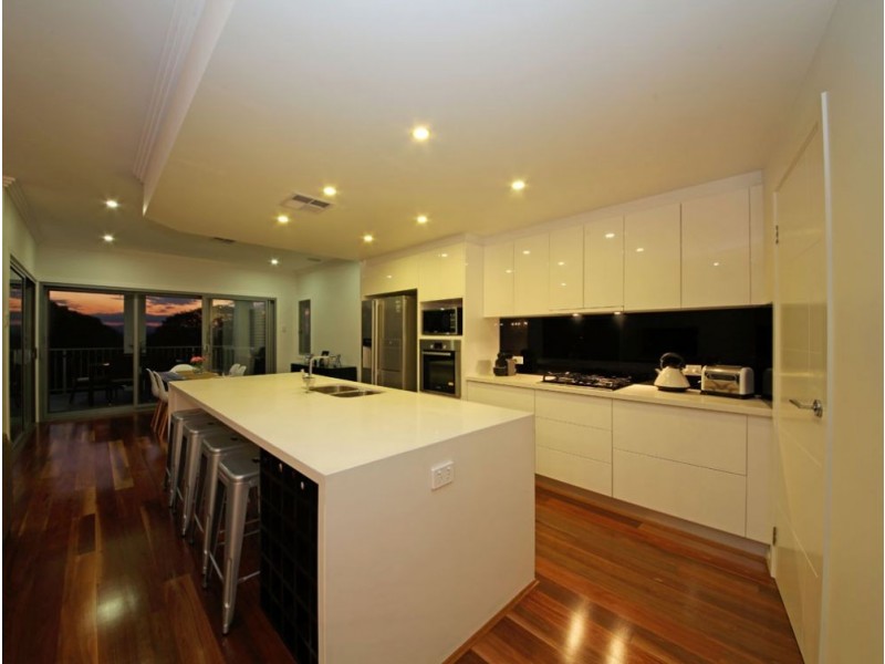 45 Nash Street, Sandgate QLD 4017