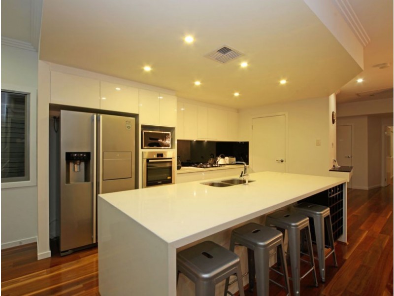 45 Nash Street, Sandgate QLD 4017